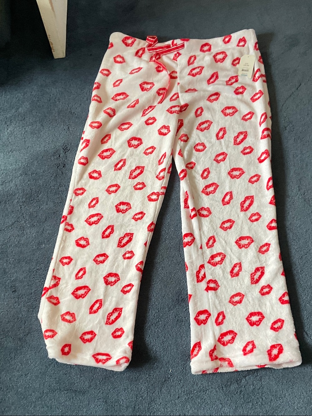 Faded Glory White Fleece Pajama Pants with Red Lip Print